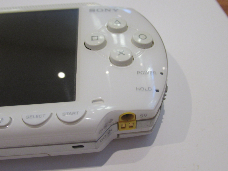 PSP 1000 Cermaic White with Custom Firmware ARK-4, 64GB, USB Charge and Data Cable, Region Free image #6