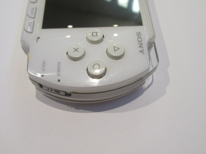 PSP 1000 Cermaic White with Custom Firmware ARK-4, 64GB, USB Charge and Data Cable, Region Free image #2